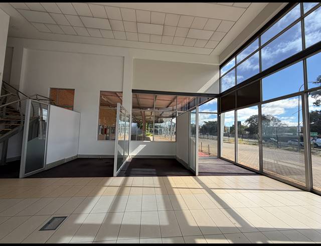 1,840.80M² SHOWROOM TO LET IN BRUMA